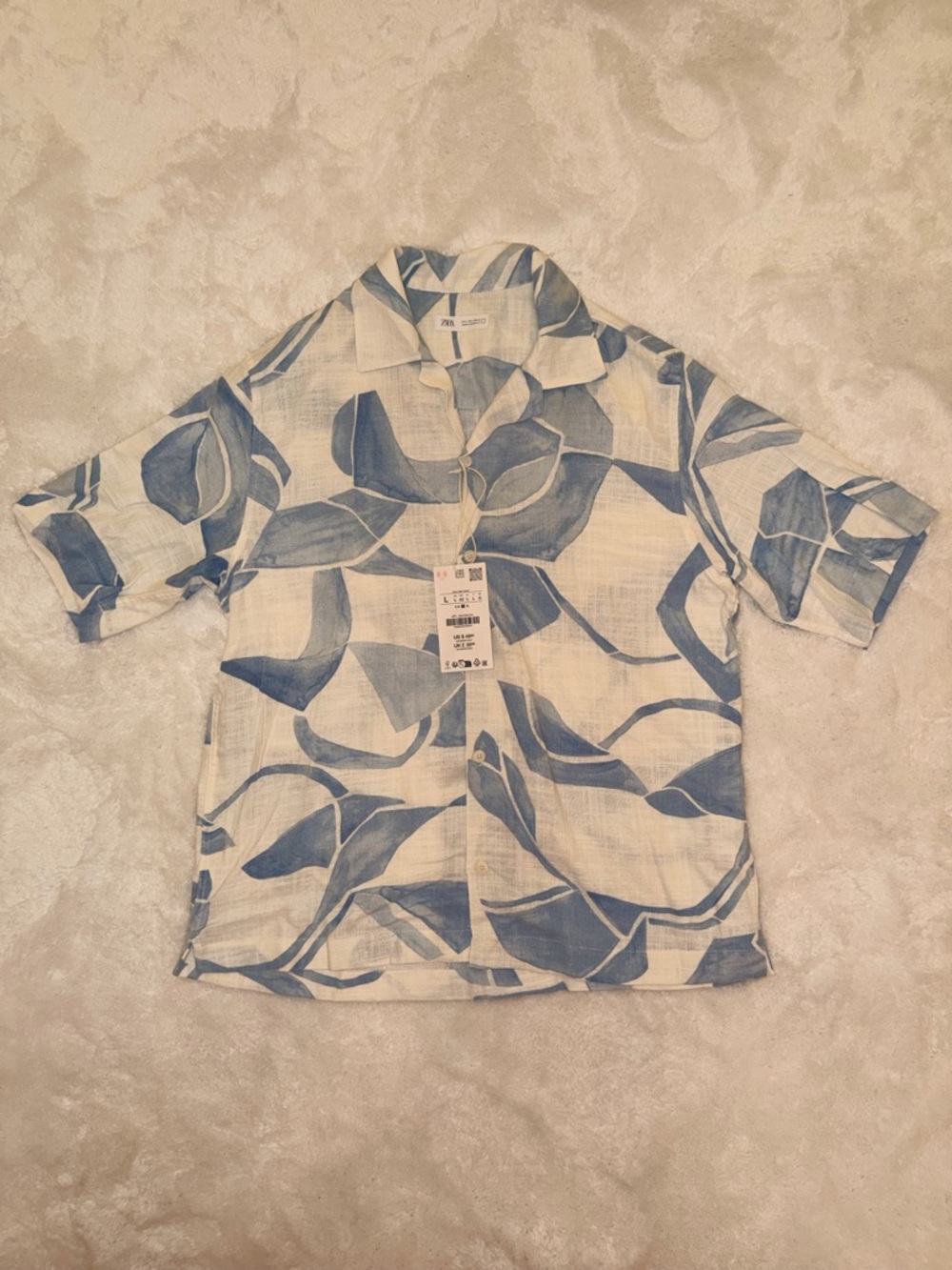 ✨NWT✨ Zara White Short-Sleeve Shirt with Blue Leaf Pattern